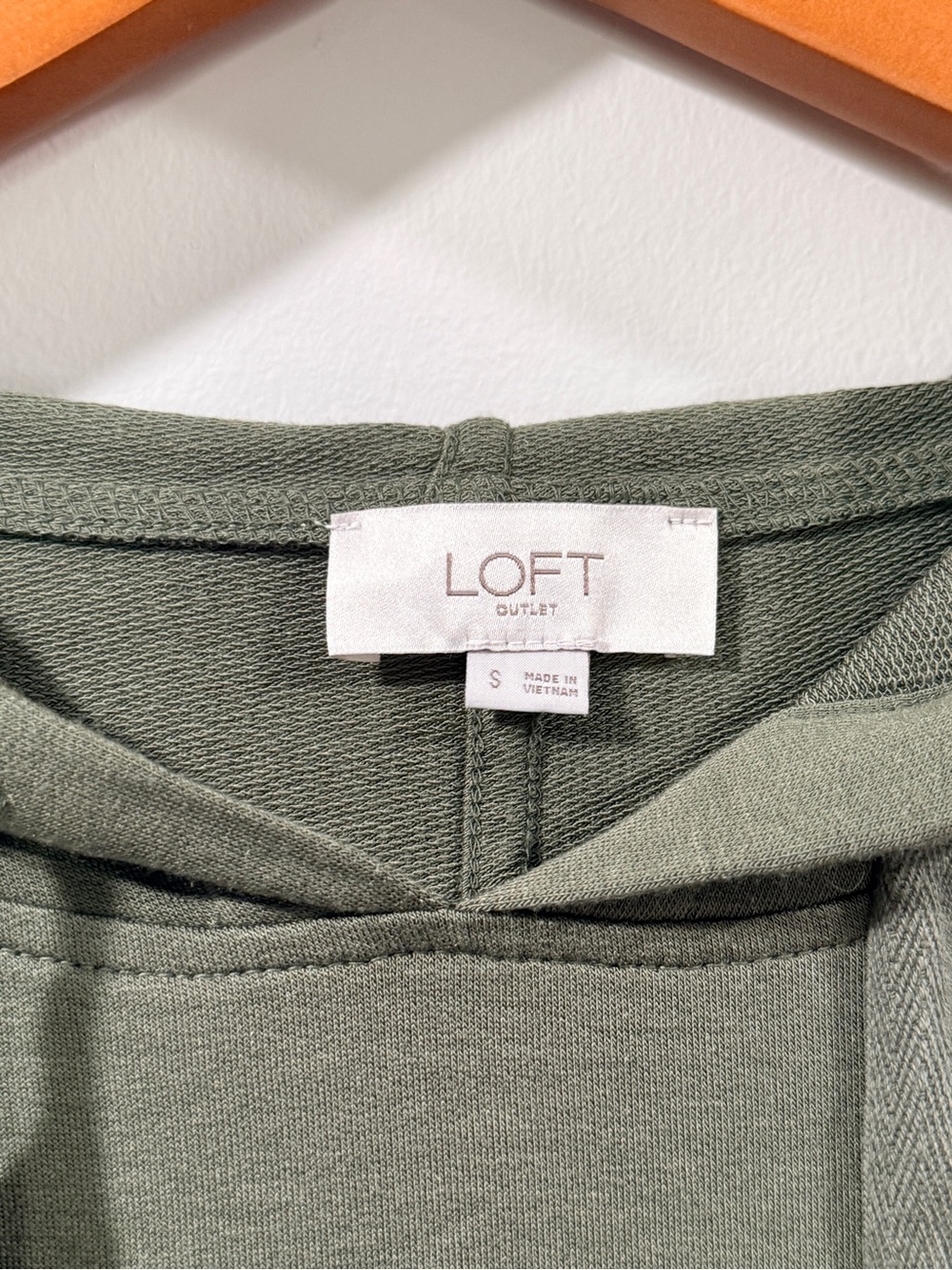 LOFT Outlet Women’s Olive Short-Sleeve Drawstring Hoodie Size S - Picture 2 of 9